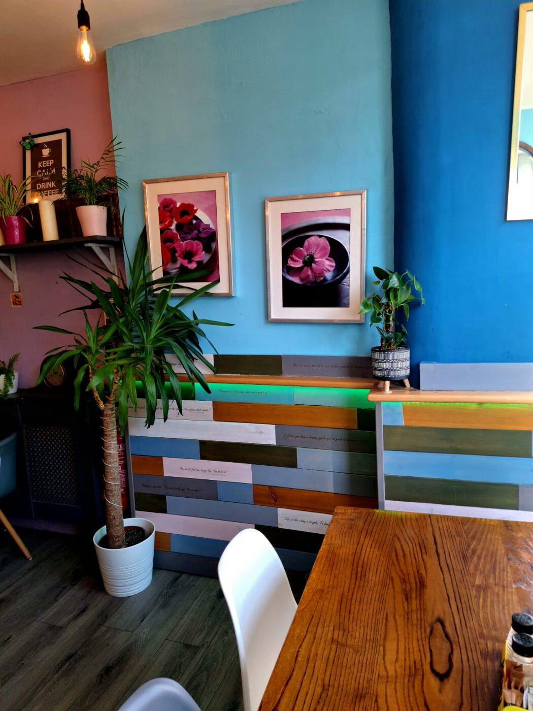 Dolce Vita pink wall with framed art