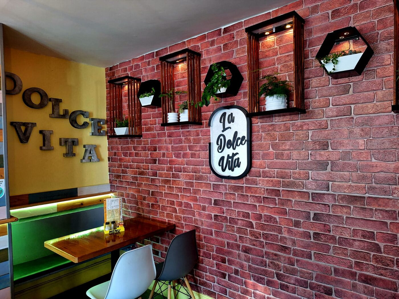 Dolce Vita wall lettering